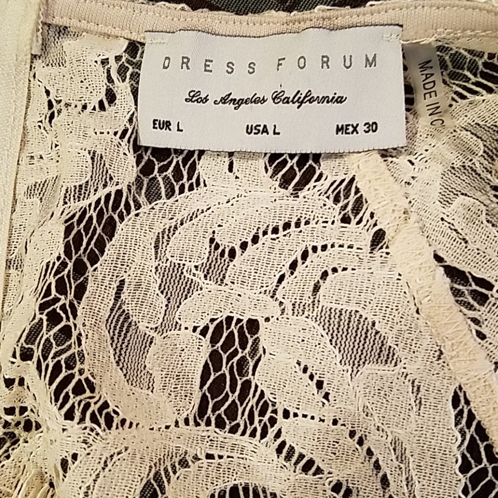 Lace dress - Picture 6 of 6